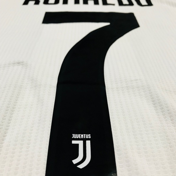 Juventus Ronaldo home short sleeve jersey SLIM FIT - Picture 4 of 4